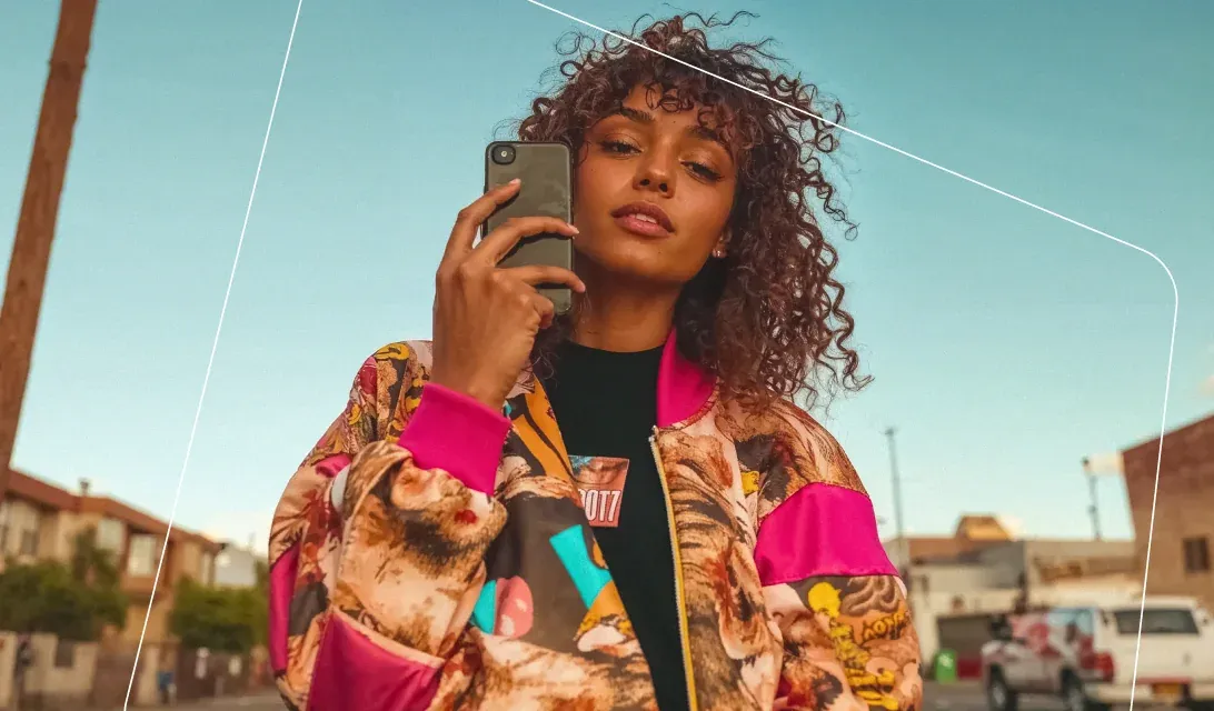 Recarga, consulta y ajusta tu plan en segundos. Una experiencia digital simple e intuitiva, respaldada por una red 5G confiable que te acompaña en todo momento.